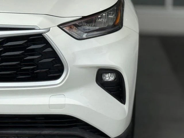 2020 Toyota Highlander - Image 8 of 12