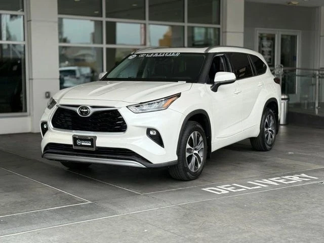 2020 Toyota Highlander - Image 2 of 12