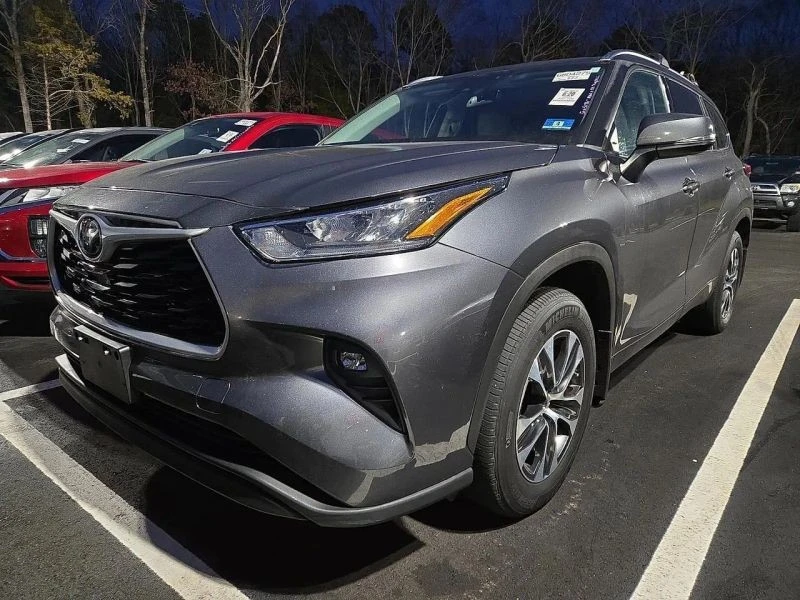 2020 Toyota Highlander - Image 2 of 4