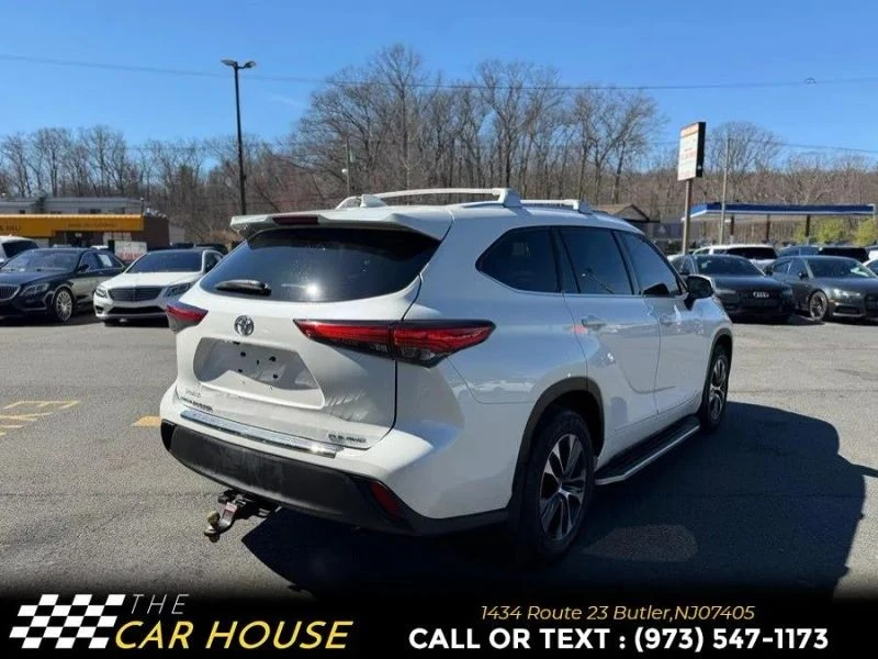 2020 Toyota Highlander - Image 8 of 12