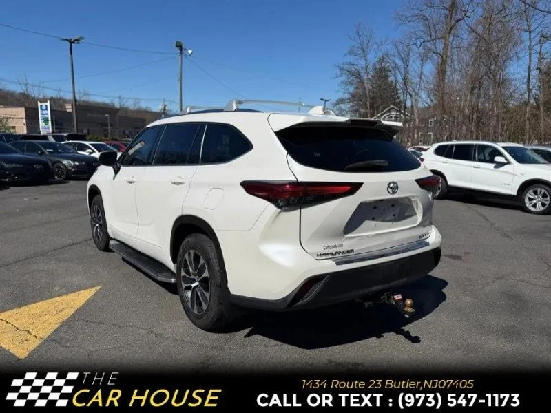 2020 Toyota Highlander - Image 11 of 12