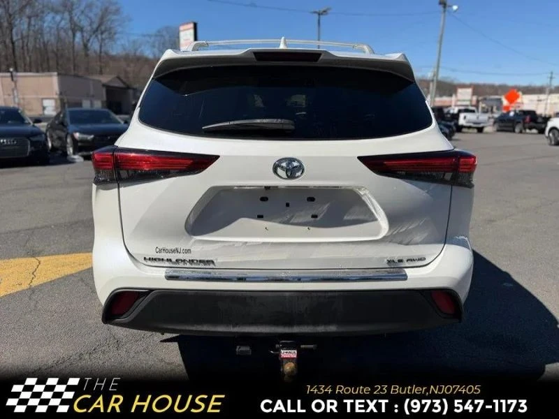 2020 Toyota Highlander - Image 10 of 12