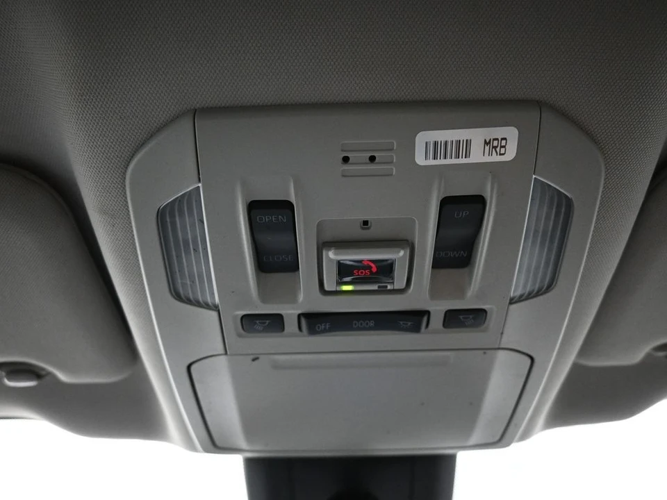 2020 Toyota Highlander - Image 17 of 21