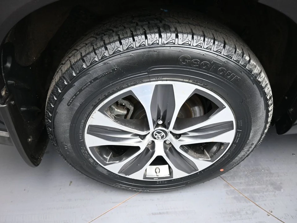 2020 Toyota Highlander - Image 12 of 21