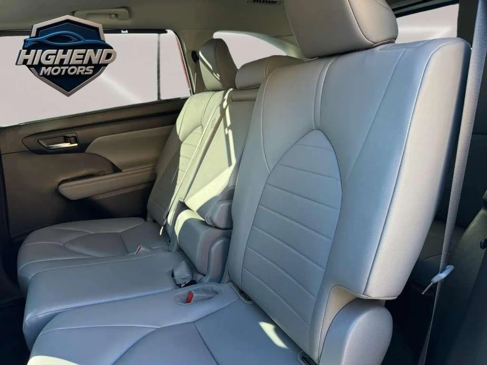 2020 Toyota Highlander - Image 18 of 31