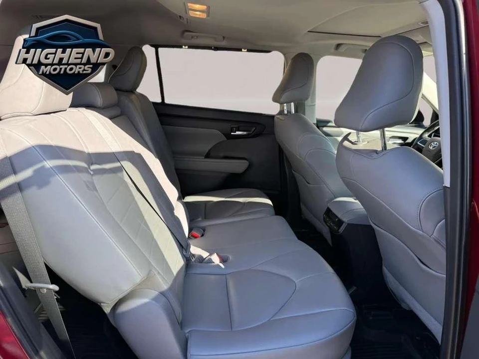 2020 Toyota Highlander - Image 20 of 31