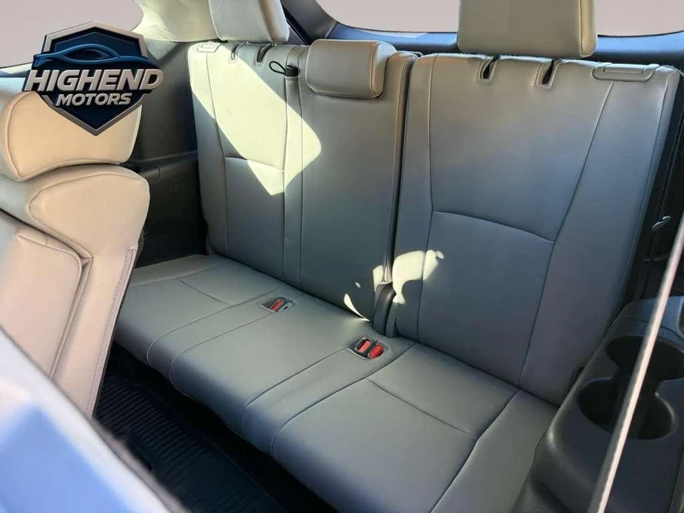 2020 Toyota Highlander - Image 19 of 31