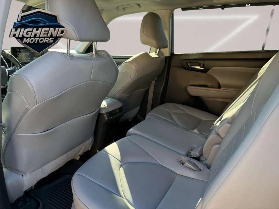 2020 Toyota Highlander - Image 17 of 31