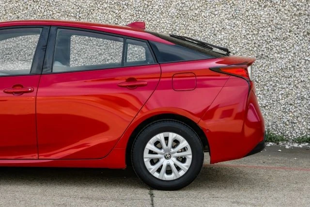 2020 Toyota Prius 4th Gen - Image 14 of 21