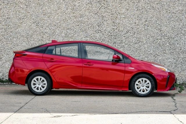 2020 Toyota Prius 4th Gen - Image 8 of 21