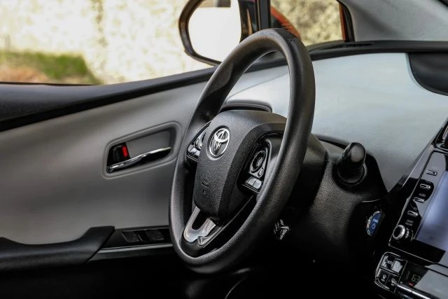 2020 Toyota Prius 4th Gen - Image 17 of 21