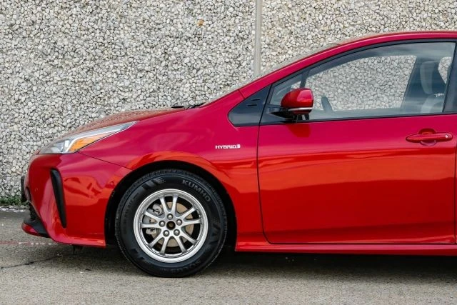 2020 Toyota Prius 4th Gen - Image 13 of 21