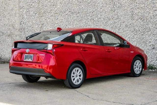 2020 Toyota Prius 4th Gen - Image 9 of 21