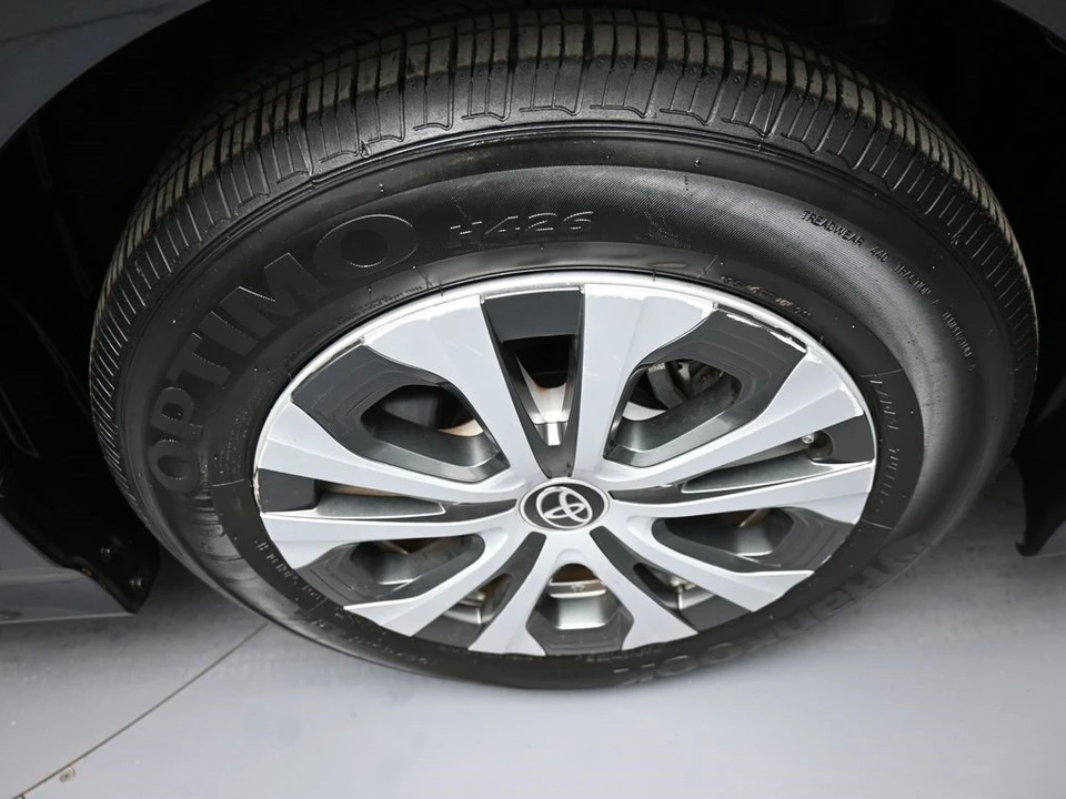 2020 Toyota Prius 4th Gen - Image 13 of 21