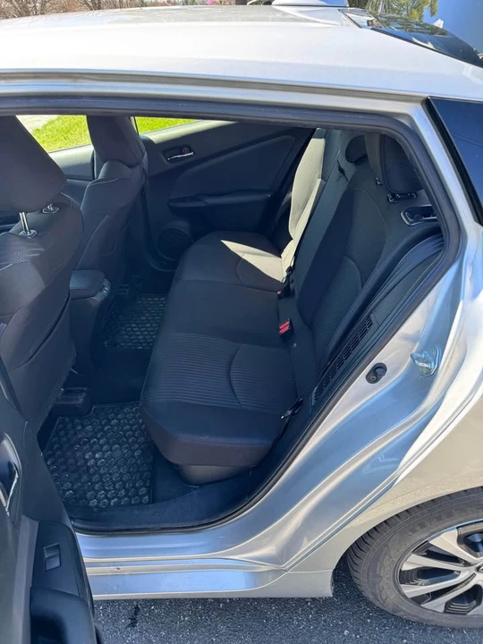 2020 Toyota Prius 4th Gen - Image 9 of 11