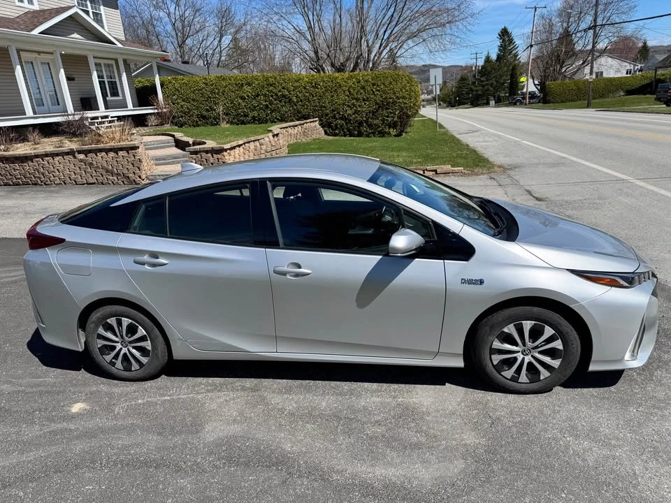2020 Toyota Prius 4th Gen - Image 5 of 11