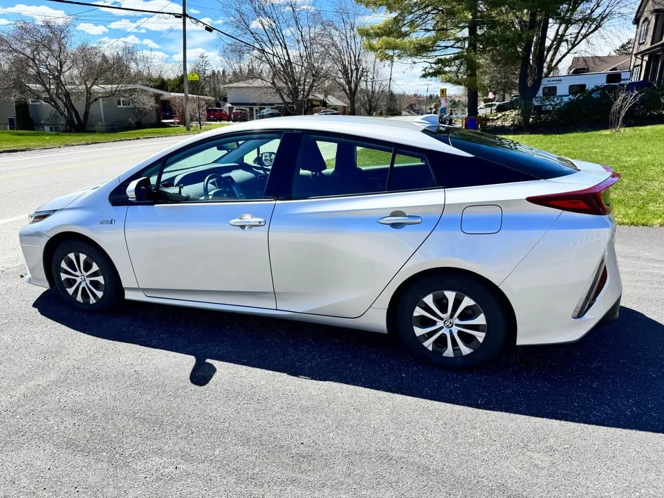 2020 Toyota Prius 4th Gen - Image 4 of 11