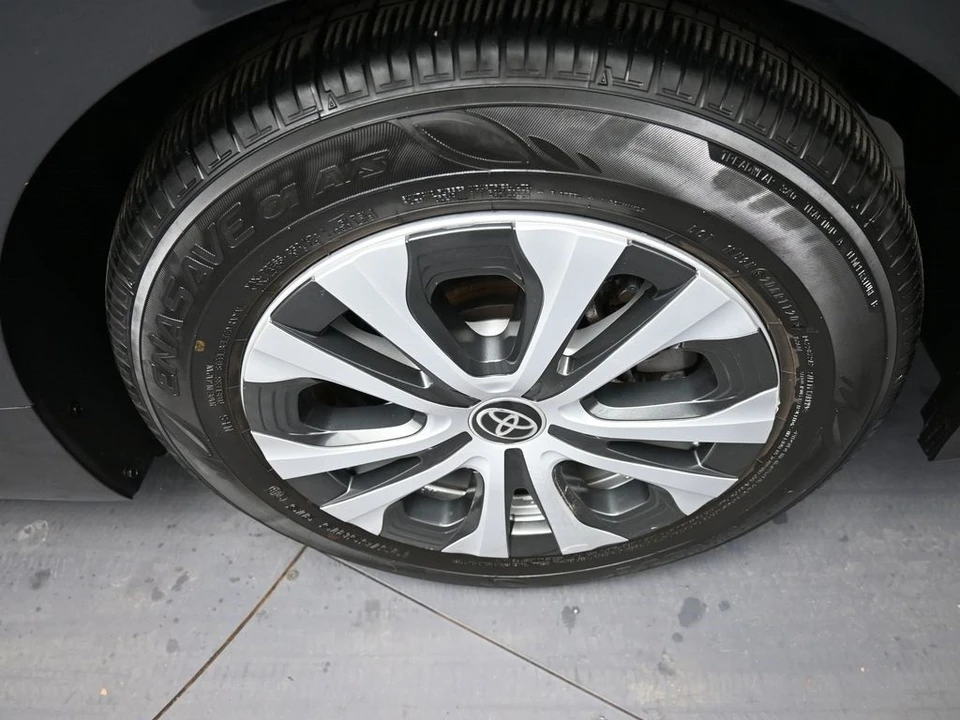 2020 Toyota Prius 4th Gen - Image 15 of 21