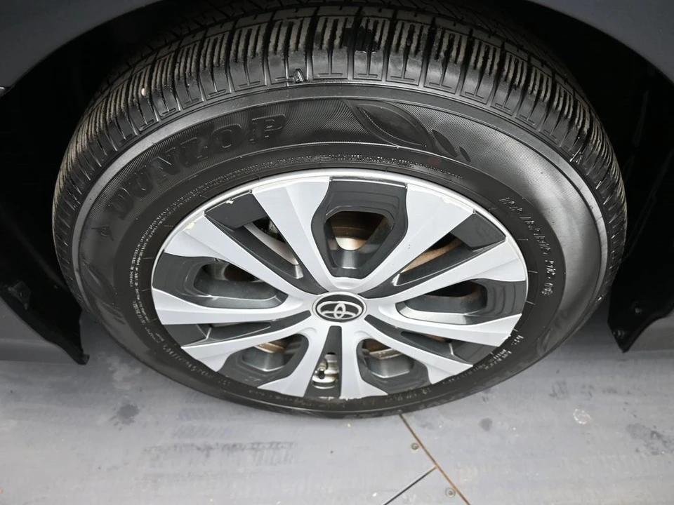 2020 Toyota Prius 4th Gen - Image 14 of 21