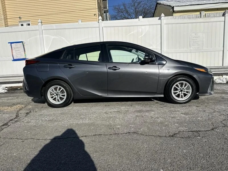 2020 Toyota Prius 4th Gen - Image 8 of 12