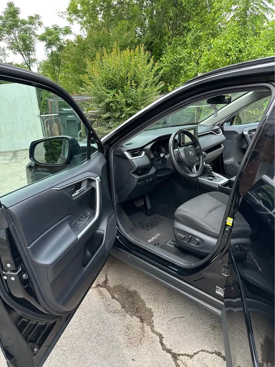2020 Toyota RAV4 5th Gen - Image 8 of 20