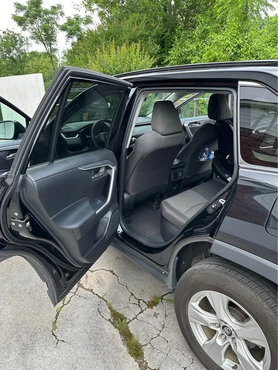 2020 Toyota RAV4 5th Gen - Image 11 of 20