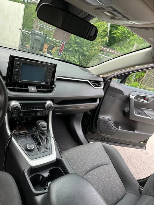 2020 Toyota RAV4 5th Gen - Image 19 of 20