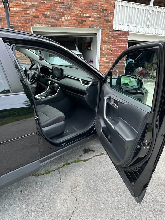 2020 Toyota RAV4 5th Gen - Image 10 of 20