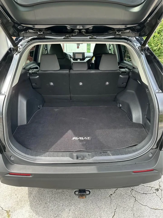 2020 Toyota RAV4 5th Gen - Image 16 of 20