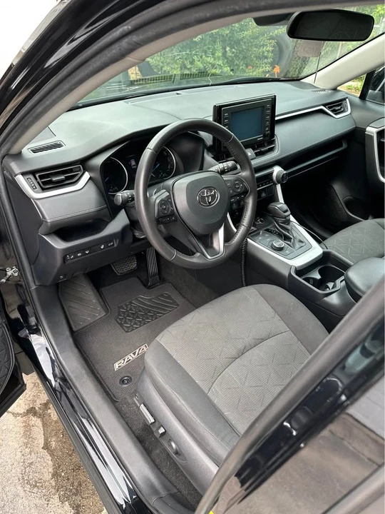 2020 Toyota RAV4 5th Gen - Image 9 of 20