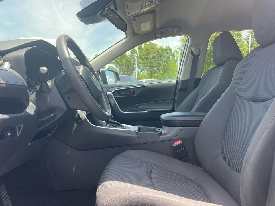 2020 Toyota RAV4 5th Gen - Image 9 of 12