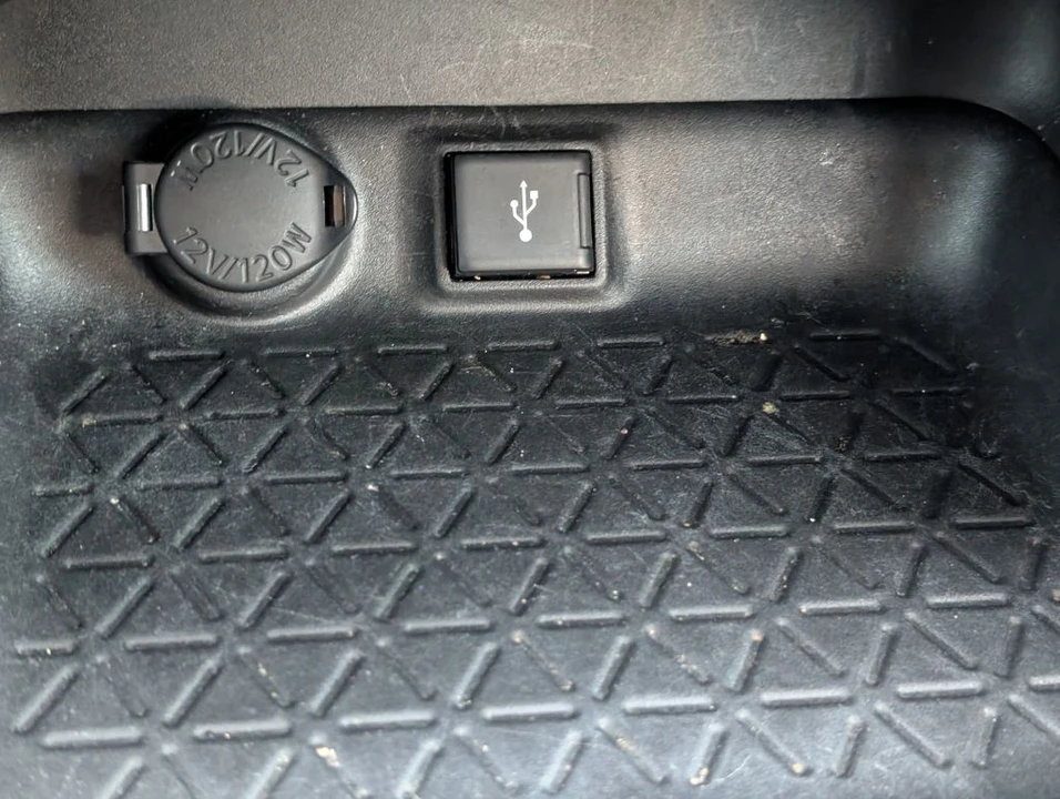 2020 Toyota RAV4 5th Gen - Image 20 of 21
