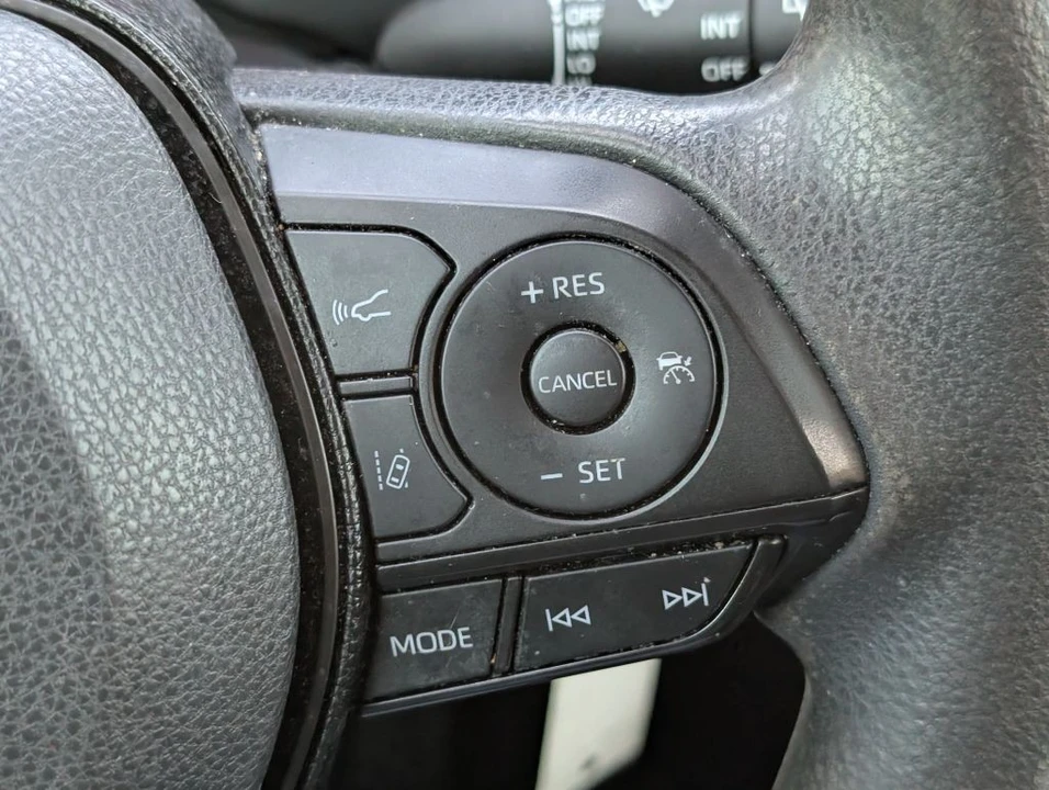 2020 Toyota RAV4 5th Gen - Image 14 of 21