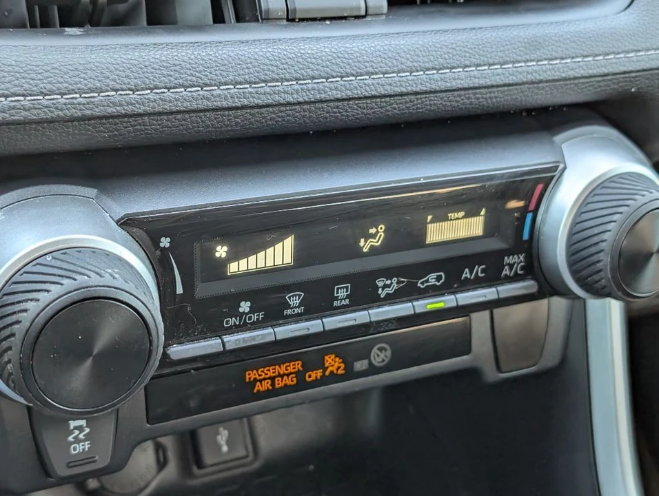 2020 Toyota RAV4 5th Gen - Image 19 of 21