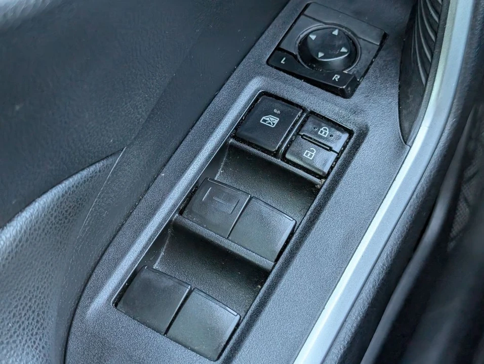 2020 Toyota RAV4 5th Gen - Image 11 of 21
