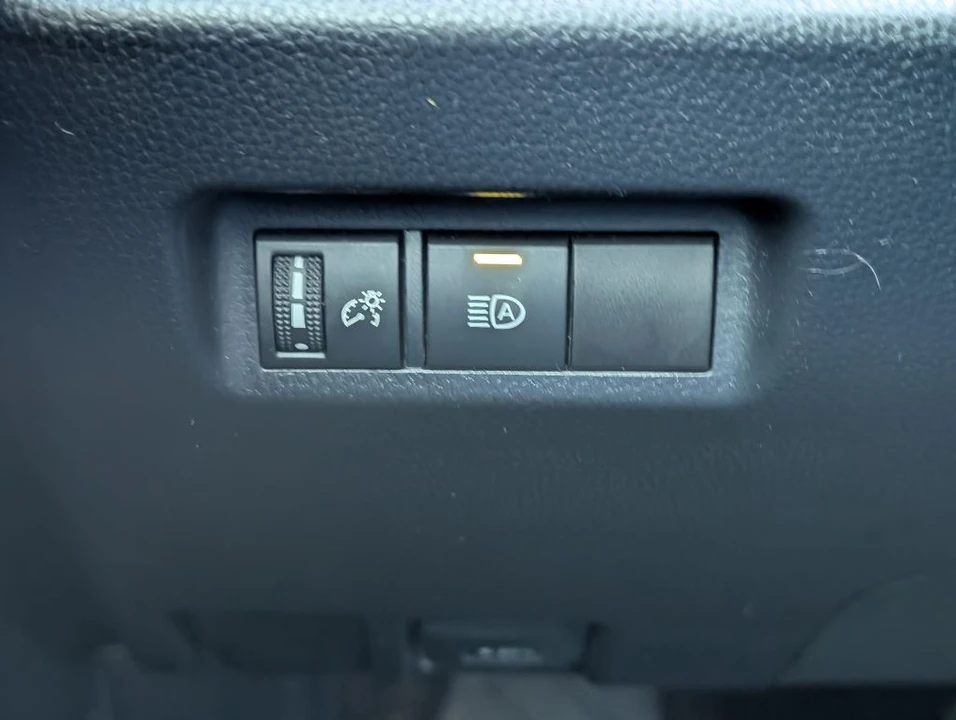 2020 Toyota RAV4 5th Gen - Image 12 of 21