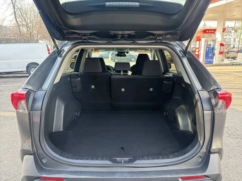 2020 Toyota RAV4 5th Gen - Image 11 of 12