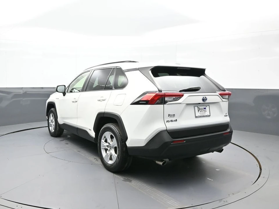 2020 Toyota RAV4 5th Gen - Image 8 of 12