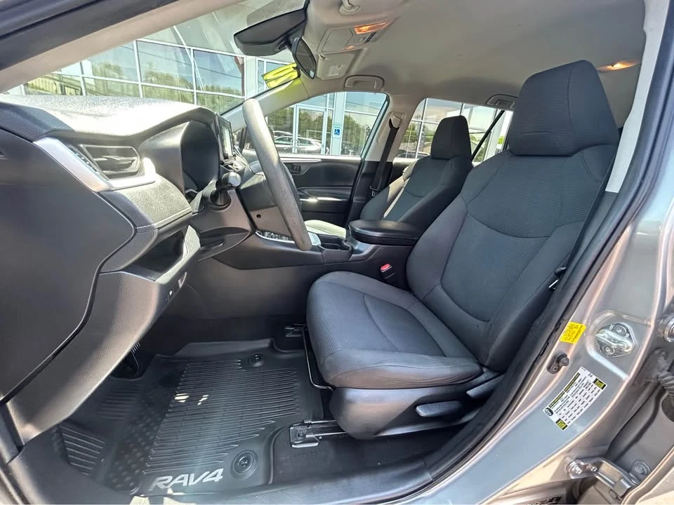 2020 Toyota RAV4 5th Gen - Image 15 of 16