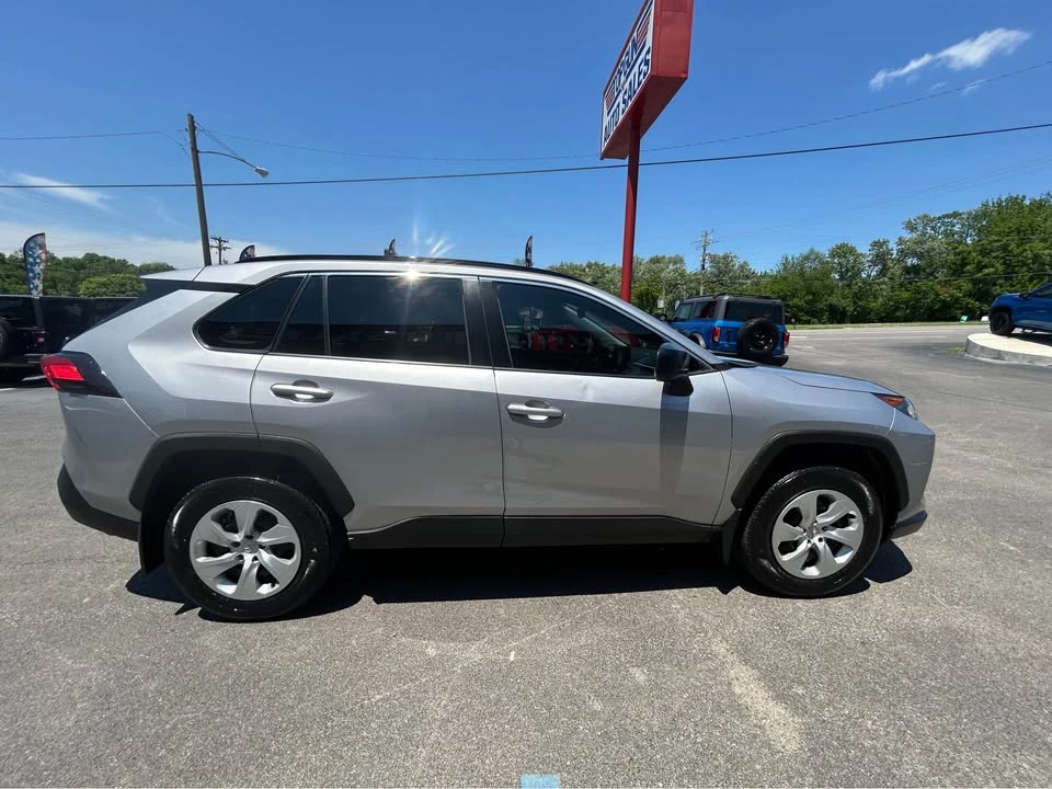 2020 Toyota RAV4 5th Gen - Image 4 of 16