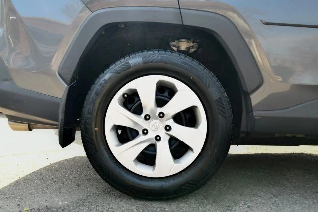 2020 Toyota RAV4 5th Gen - Image 10 of 12