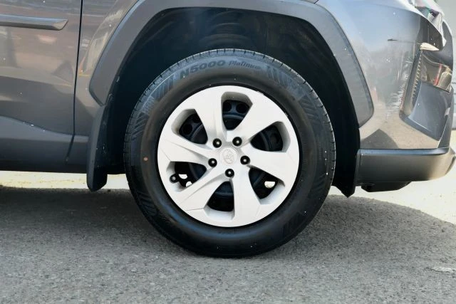 2020 Toyota RAV4 5th Gen - Image 9 of 12