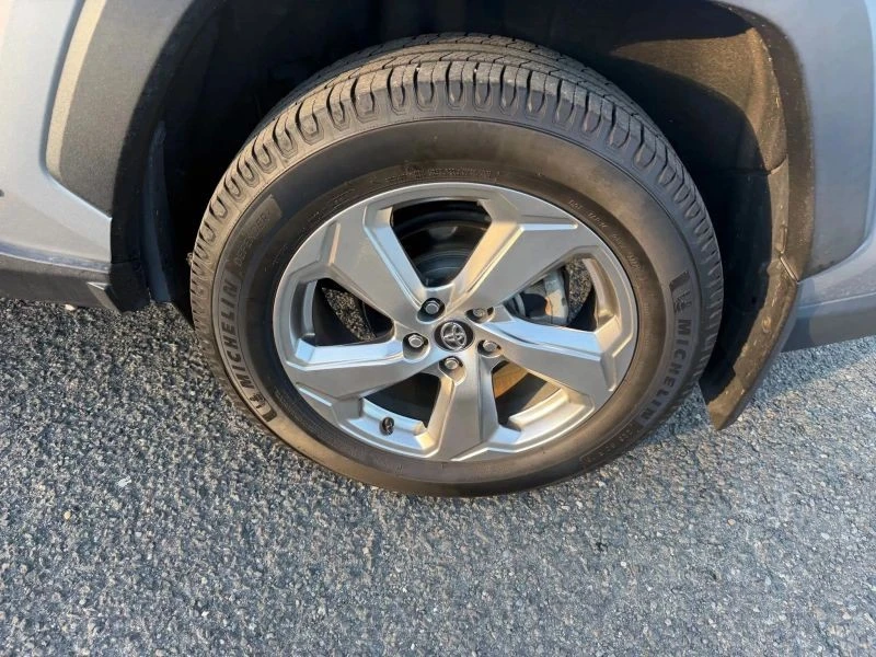 2020 Toyota RAV4 5th Gen - Image 9 of 12