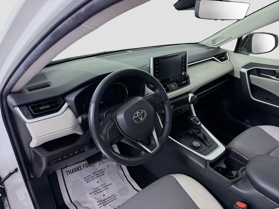 2020 Toyota RAV4 5th Gen - Image 9 of 12
