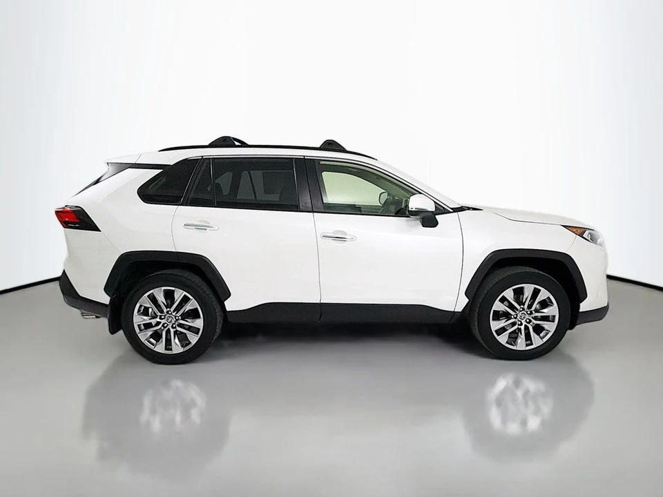 2020 Toyota RAV4 5th Gen - Image 8 of 12