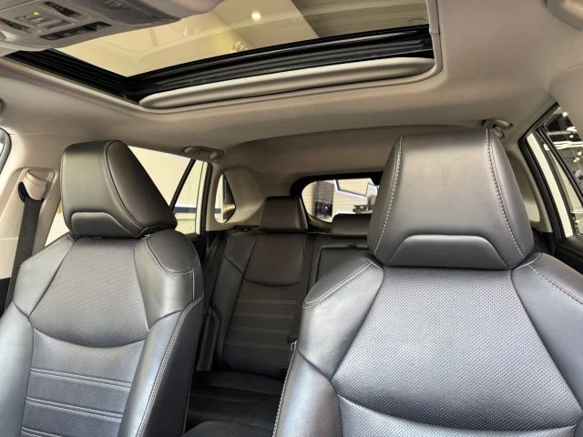 2020 Toyota RAV4 5th Gen - Image 20 of 21