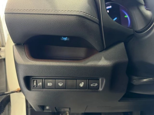 2020 Toyota RAV4 5th Gen - Image 13 of 21