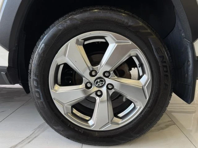 2020 Toyota RAV4 5th Gen - Image 8 of 21