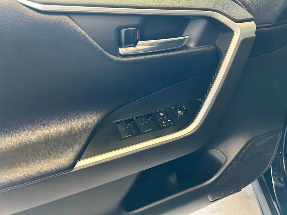 2020 Toyota RAV4 5th Gen - Image 11 of 20