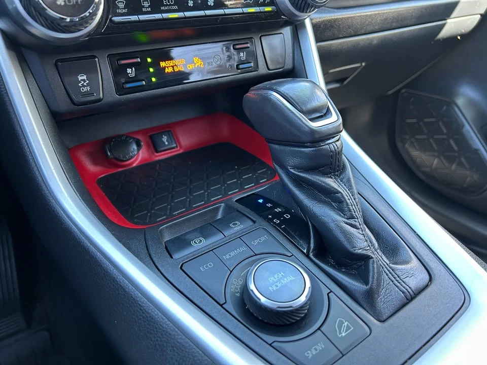 2020 Toyota RAV4 5th Gen - Image 19 of 20